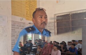 प्रहरी सहायक निरीक्षक डाँगीद्वारा विद्यार्थीलाई लागूऔषधबाट बच्ने उपायबारे जानकारी